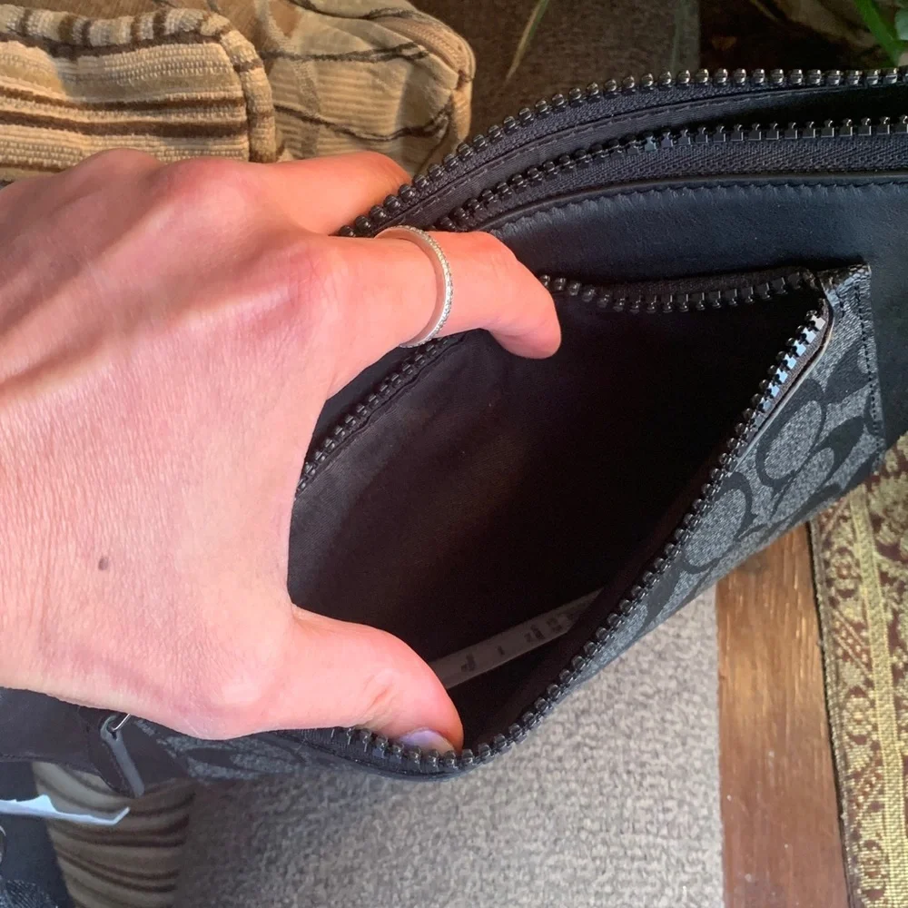 Authentic COACH Signature coated leather/Calf leather top zip Crossbody (unisex) - Picture 7 of 13